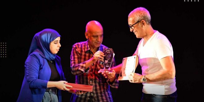 اختتام مهرجان هوارة الدولي للمسرح بتكريم عزيز بودربالة، والتضامن مع فلسطين.
